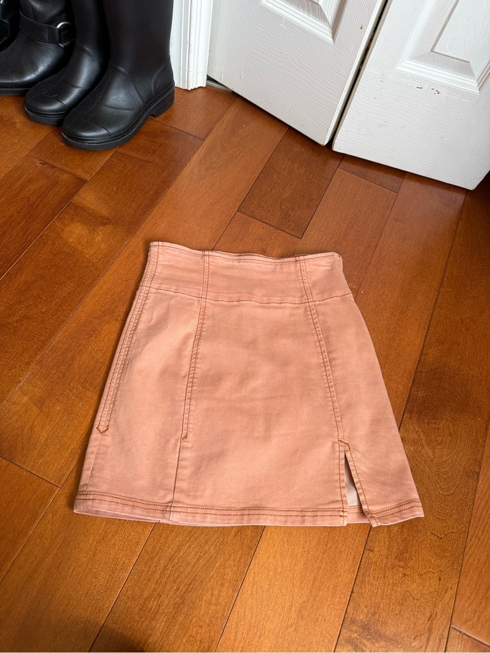 Free People mauve high waisted Mini Skirt with Side Slit sz 4